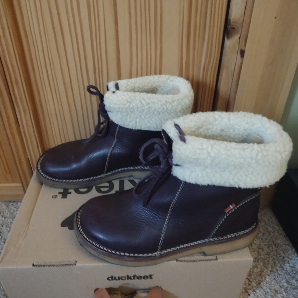 Duckfeet's Arhus Limited Edition Plum Color Shearling Women's Boots